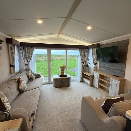 Lakeland 3 Bed, Deluxe Caravan Sleeps 8 Camping Flookburgh