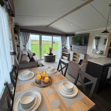 Lakeland 3 Bed, Deluxe Caravan Sleeps 8 Flookburgh