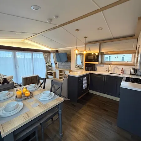 Lakeland 3 Bed, Deluxe Caravan Sleeps 8 Camping Flookburgh