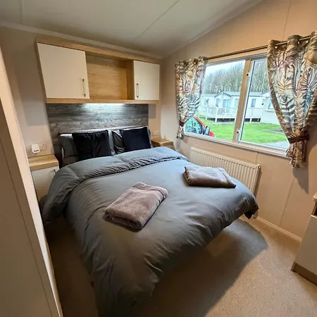 Lakeland 3 Bed, Deluxe Caravan Sleeps 8