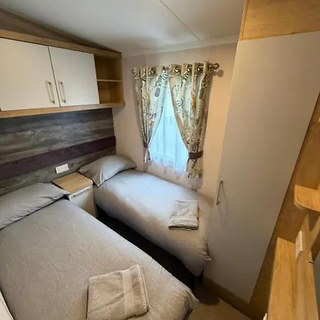 Lakeland 3 Bed, Deluxe Caravan Sleeps 8 Flookburgh