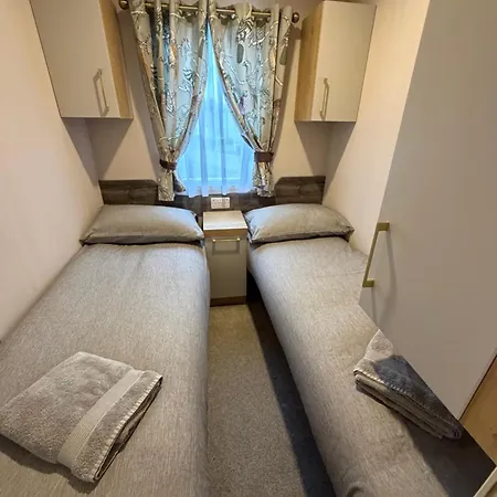 Lakeland 3 Bed, Deluxe Caravan Sleeps 8