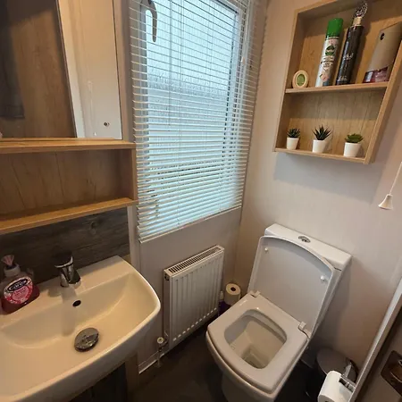 Lakeland 3 Bed, Deluxe Caravan Sleeps 8 Camping