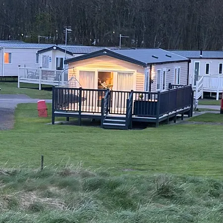 Lakeland 3 Bed, Deluxe Caravan Sleeps 8 Flookburgh