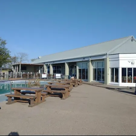 Lakeland 3 Bed, Deluxe Caravan Sleeps 8 *