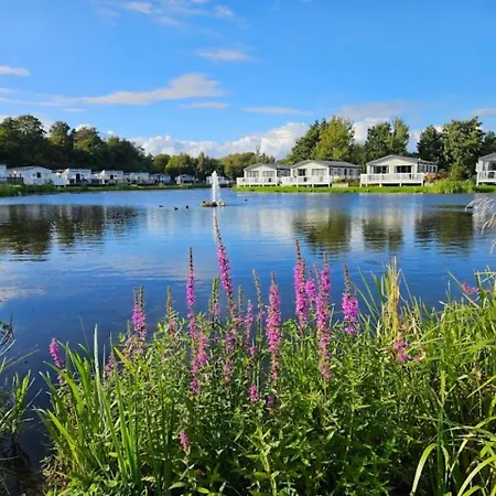 Lakeland 3 Bed, Deluxe Caravan Sleeps 8